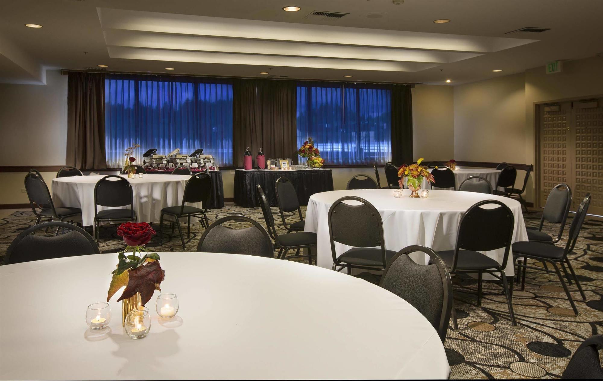 Red Lion Inn & Suites Olympia, Governor Hotel Екстериор снимка
