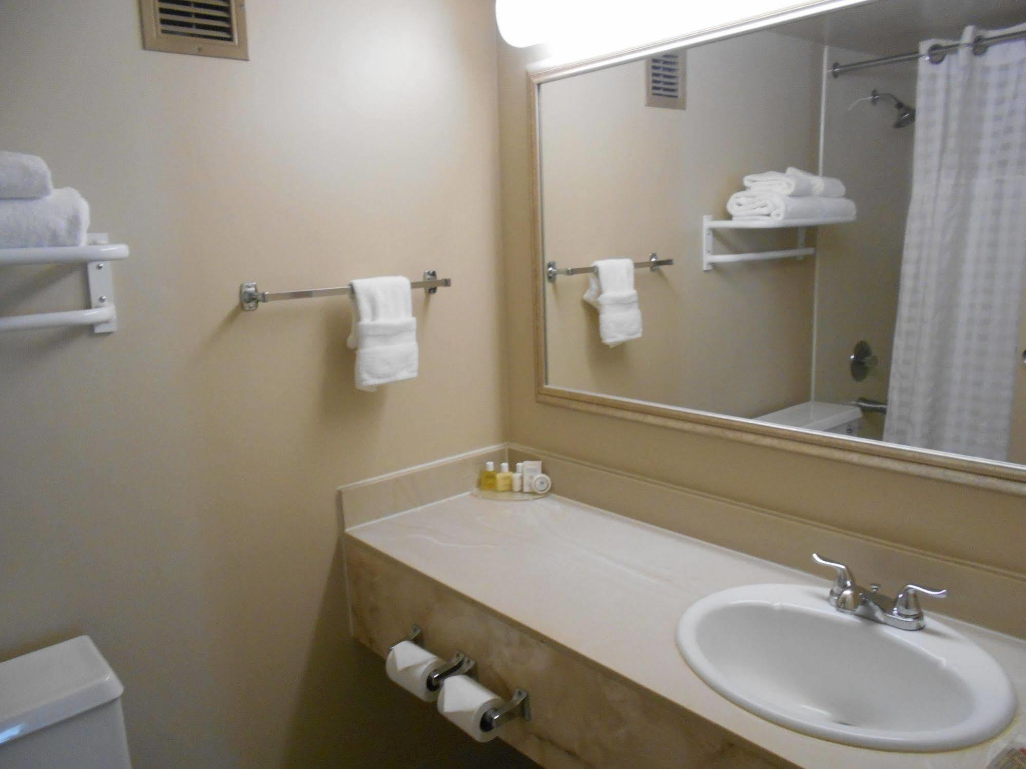 Red Lion Inn & Suites Olympia, Governor Hotel Екстериор снимка